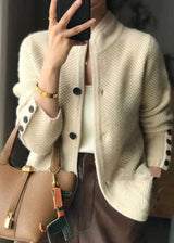 Claire – Strickjacke aus Wollmischung mit Knöpfen – Weiß