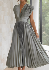 Isolde - Elegantes plissiertes Maxikleid – Grau