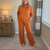 AlpenBliss™ - Set mit Thermischer Rollkragenbluse und Bequemer, Gerader Hose / Elegantes Design, das Sie Warm Durch die Kalte Jahreszeit Begleitet – Orange