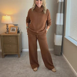 AlpenBliss™ - Set mit Thermischer Rollkragenbluse und Bequemer, Gerader Hose / Elegantes Design, das Sie Warm Durch die Kalte Jahreszeit Begleitet – Braun