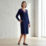 Freya™ Midikleid mit kontrastierendem V-Ausschnitt und sportlich-schicken Taschen – Blau