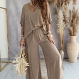 Biarritz™ Set — V-Ausschnitt-Bluse & Palazzo-Hose mit verstellbarem Kordelzugbund – Khaki