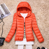 Kathrin | Ultraleichte Daunenjacke – orangefarbene Kapuze