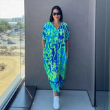 Gayathri - Schickes Maxi Kleid Mit Blumenmuster Und V-Ausschnitt – Grün