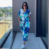 Gayathri - Schickes Maxi Kleid Mit Blumenmuster Und V-Ausschnitt – Blau