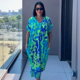 Oceania™ Viskose-Kleid mit weitem Schnitt und tropischem Print / Das Kleidungsstück, das Komfort und mühelose Schönheit vereint! – Intensives Grün mit Blau