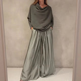 Nysa™-Set mit Satinhose und Bluse aus hochwertigem Strickstoff / Gemütlichkeit und Eleganz mit dezentem Luxus. – Matcha