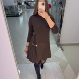 Genua™ Kleid mit skulpturalem Plissee-Cut-out – Braun
