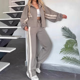 Angelina™ Set mit Stehkragenjacke und modernen Streifen – Grau