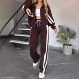 Angelina™ Set mit Stehkragenjacke und modernen Streifen – Braun
