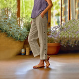 Ella™ Cropped-Hose aus Baumwoll-Leinen mit Eleganten Seitlichen Knöpfen – Beige