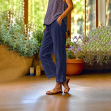 Ella™ Cropped-Hose aus Baumwoll-Leinen mit Eleganten Seitlichen Knöpfen – Dunkelblau