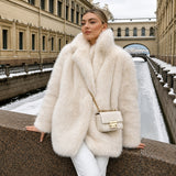 Courchevel™ Mantel aus Weichem Plüsch mit Markantem Kragen – Hellbeige