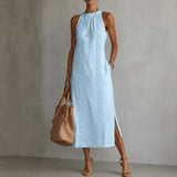 Coralie™ Kleid mit Godetrock, hohem Ausschnitt und vertikalen Ornamentdetails – Blau