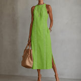 Coralie™ Kleid mit Godetrock, hohem Ausschnitt und vertikalen Ornamentdetails – Grün