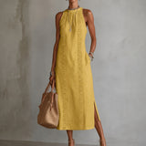 Coralie™ Kleid mit Godetrock, hohem Ausschnitt und vertikalen Ornamentdetails – Gelb