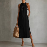 Coralie™ Kleid mit Godetrock, hohem Ausschnitt und vertikalen Ornamentdetails – Schwarz