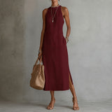Coralie™ Kleid mit Godetrock, hohem Ausschnitt und vertikalen Ornamentdetails – Rot