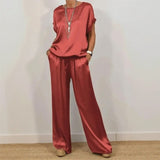 Aurelle™ Set mit fließender Silhouette und satinierter Haptik – Rot