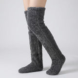 (KAUF 1, ERHALTE 2 GRATIS) Veloura™ Premium Kuschelsocken aus Weichem Plüschstoff – Dunkelgrau