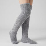 (KAUF 1, ERHALTE 2 GRATIS) Veloura™ Premium Kuschelsocken aus Weichem Plüschstoff – Grau
