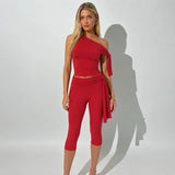 Odessa™ Set mit One-Shoulder-Bluse und Eleganter Caprihose – Rot