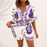 Azzurine™ Skort-Jumpsuit Mit Wickeloptik, Seitlicher Bindung Und Exklusivem Mediterranem Print – Lila