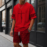Zweiteiler Roven™ mit oversized T-Shirt und gemusterter Shorts / Moderner Streetwear-Look mit hohem Tragekomfort. – Rot
