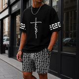 Zweiteiler Roven™ mit oversized T-Shirt und gemusterter Shorts / Moderner Streetwear-Look mit hohem Tragekomfort. – Schwarz