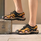 Nelson - Einstellbare Herren-Sandalen mit geschlossener Zehenpartie – Gelb