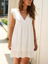 Sommerkleid mit Lochstickerei und V-Ausschnitt – Lockerer Schnitt – Weiß