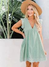 Sommerkleid mit Lochstickerei und V-Ausschnitt – Lockerer Schnitt – Grün