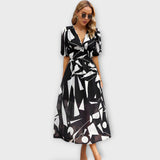 Maxikleid mit Ballonärmeln im abstrakten Design – Schwarz