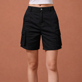 Cargo-Shorts mit elastischem Bund und mehreren Taschen für Damen | Mirelle – Schwarz