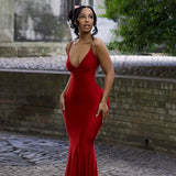 Selena - Eng anliegendes Satinkleid mit Stil und Sinnlichkeit – Rot