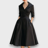 Lina – Satiniertes Midikleid – Schwarz