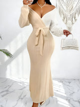 Anfisa | Schlanke Eleganz in jedem Detail – Aprikose und Weiß