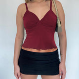 Clara - Eng anliegendes Top mit überkreuzten Trägern – Vino Rojo