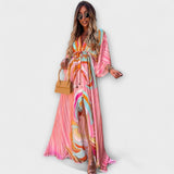 Aurina – Fließendes Maxikleid mit künstlerischem Print – Hellrosa
