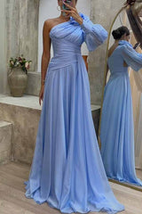 Erminda - Plissiertes Maxikleid mit einseitigen Ärmeln – Blau