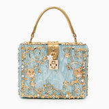 Luxus-Acryl Clutch in Himmelblau mit barockem Golddekor – Vintage-inspirierte Abendtasche – Himmelblau