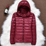 Manuela – Wasserdichte Jacke Mit Weißen Entenfedern – Weinrot