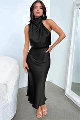 Cressida – Elegantes Neckholderkleid aus Satin – Schwarz