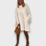 Carmina – Kleid mit Schleifendetail – Weiß