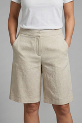 Almira | Damen Bermuda Shorts mit Elastikbund und Seitentaschen – Beige