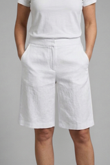 Almira | Damen Bermuda Shorts mit Elastikbund und Seitentaschen – Weiß