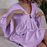 Flieder - Fließendes Kleid mit Glockenärmeln und verstellbaren Trägern – Morado