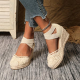 Nessa – Elegante Keilsandaletten mit Häkelspitze – Beige