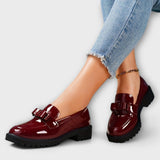 Camille – Lack-Loafer mit Schleifendetail und Profilsohle – Weinrot