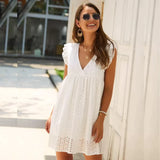 OLIVINHA | Sommerliches Spitzenkleid mit Shorts und Taschen – Weiß